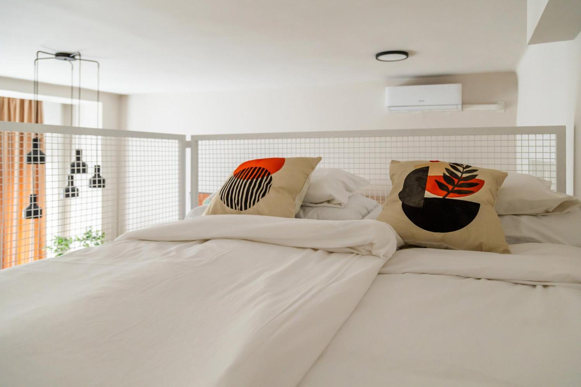 Fusion In Downtown Apartment