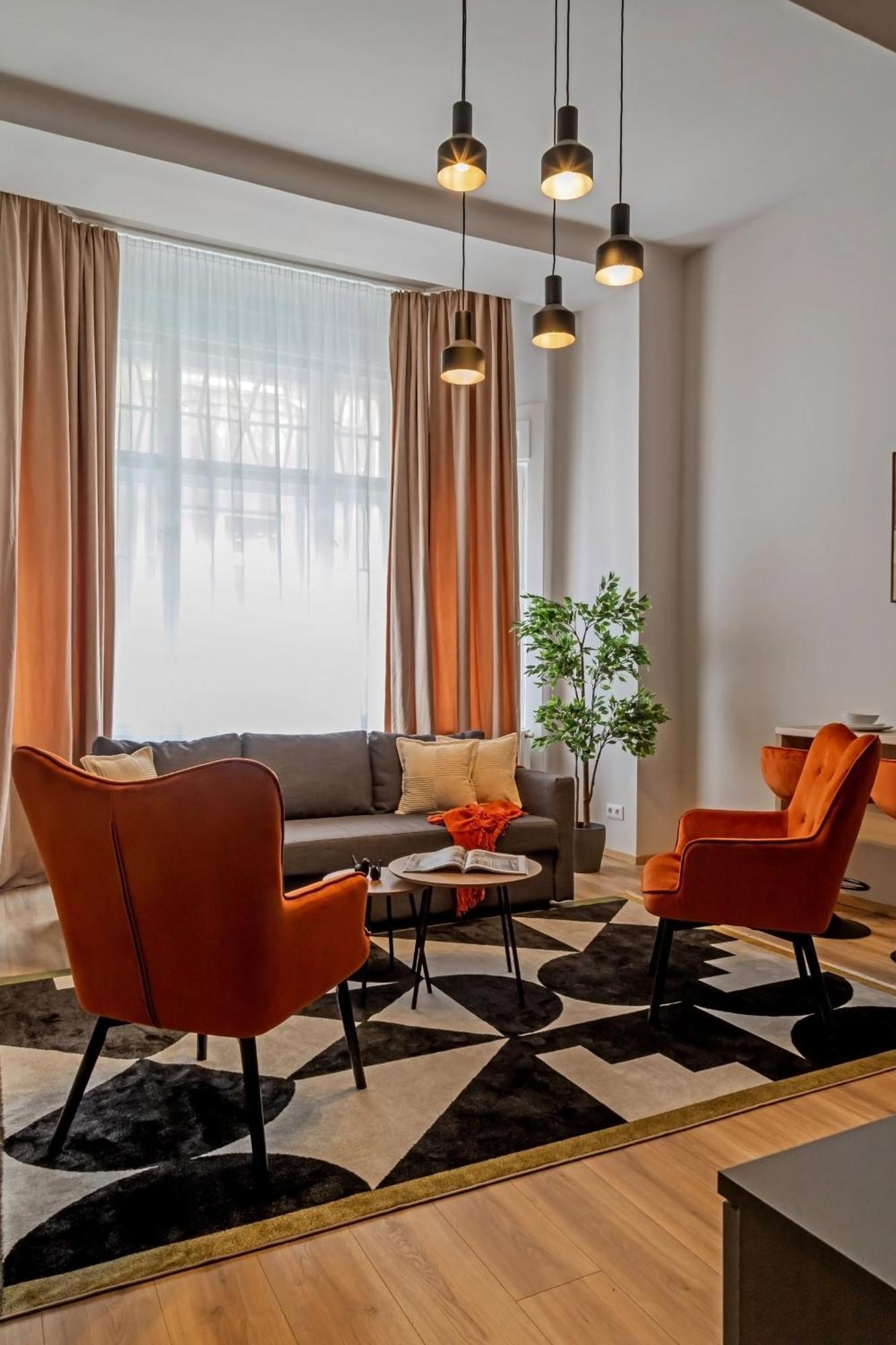 Apartment Fusion In Downtown *