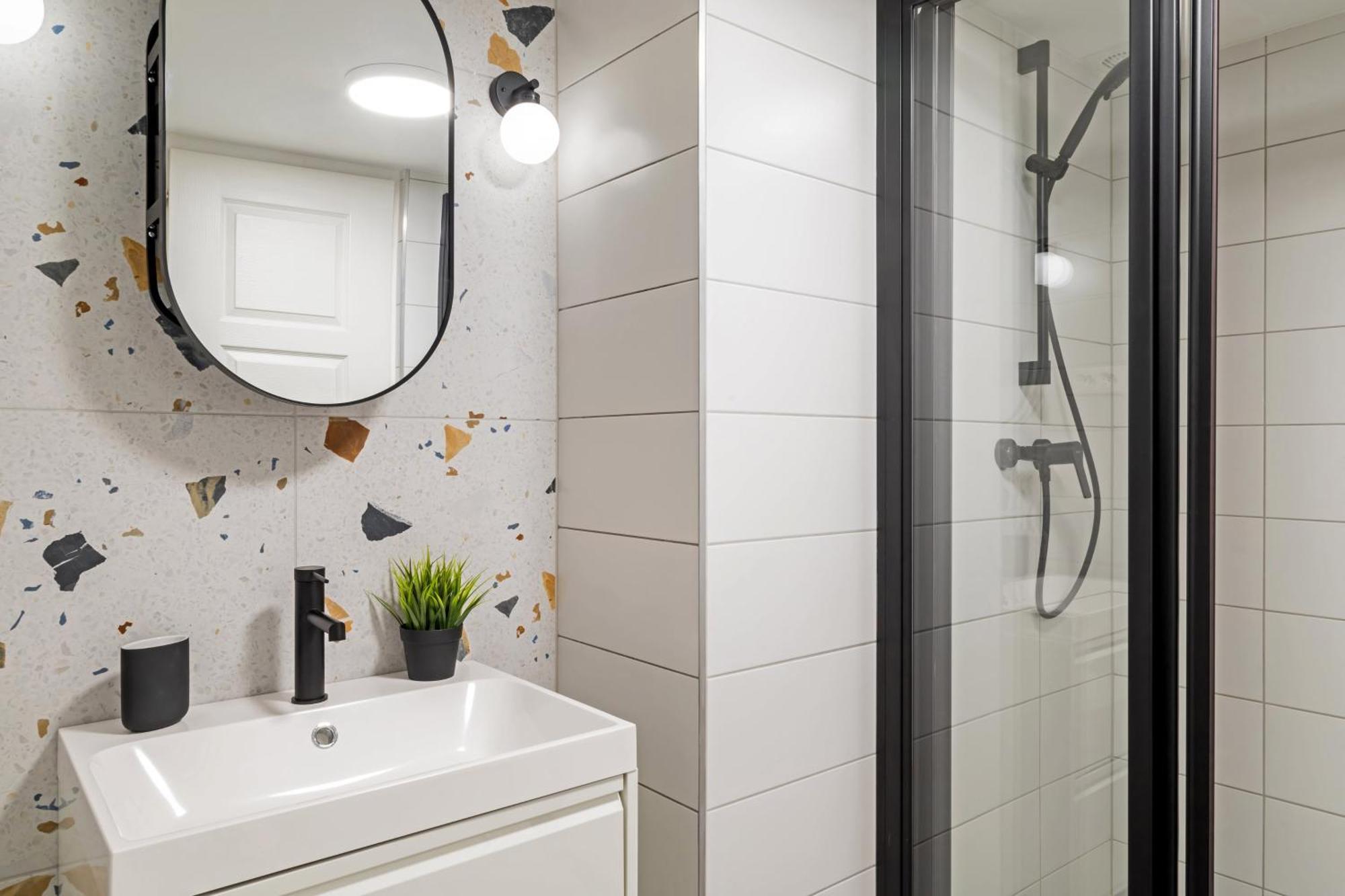 Fusion In Downtown Apartment *