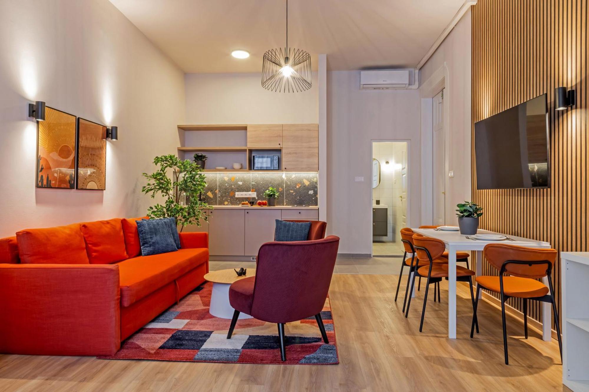 Fusion In Downtown Apartment