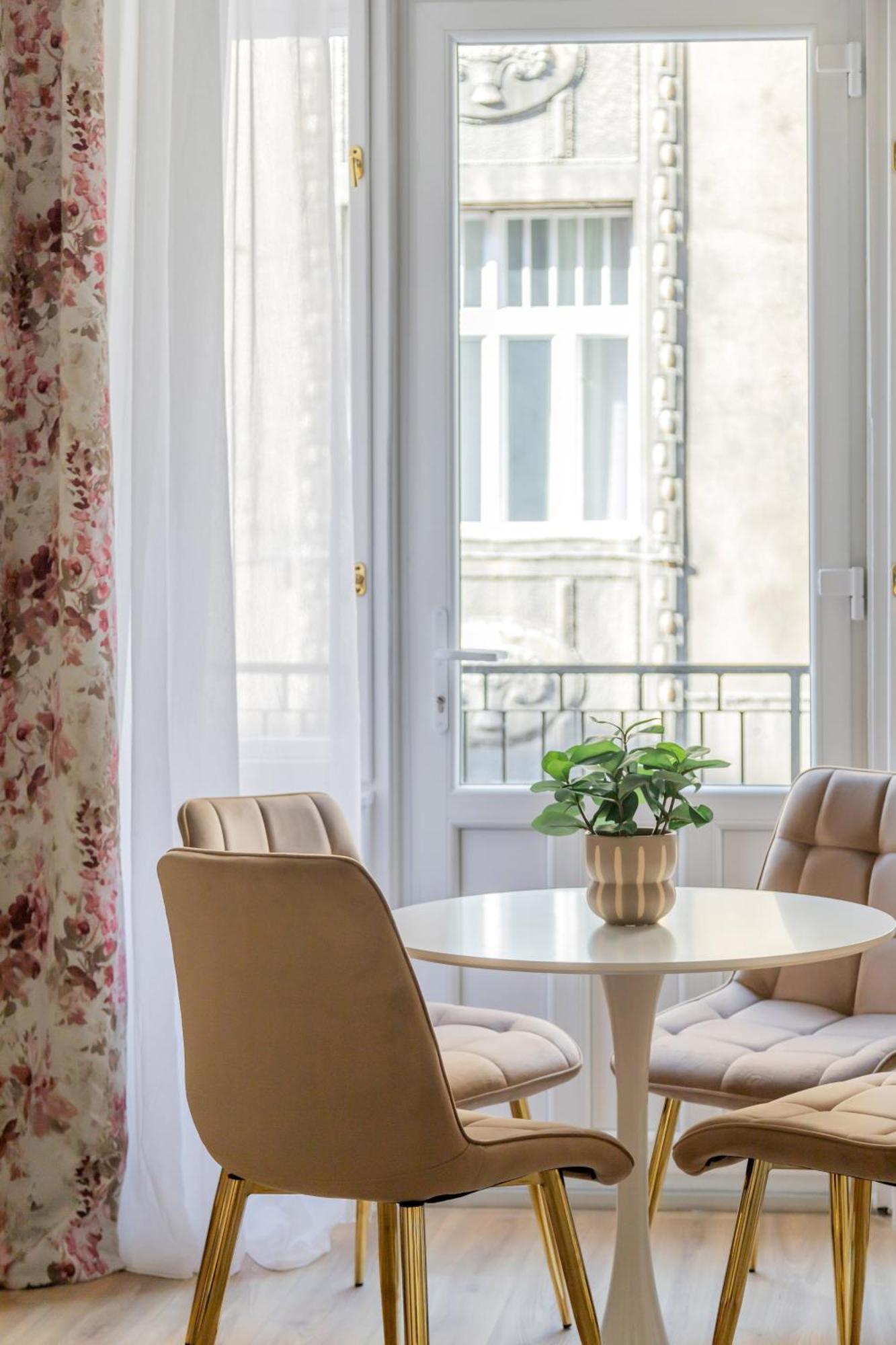 Fusion In Downtown Apartment Budapest